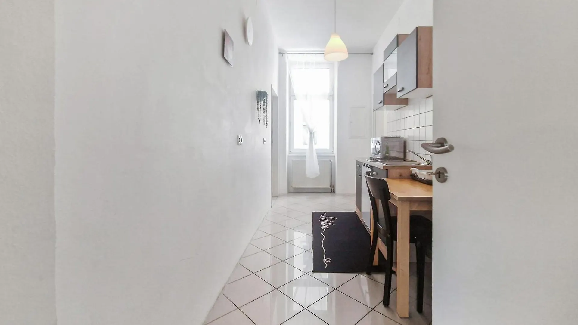 Three-Bedroom Delight, King-Size Beds Vienna Austria