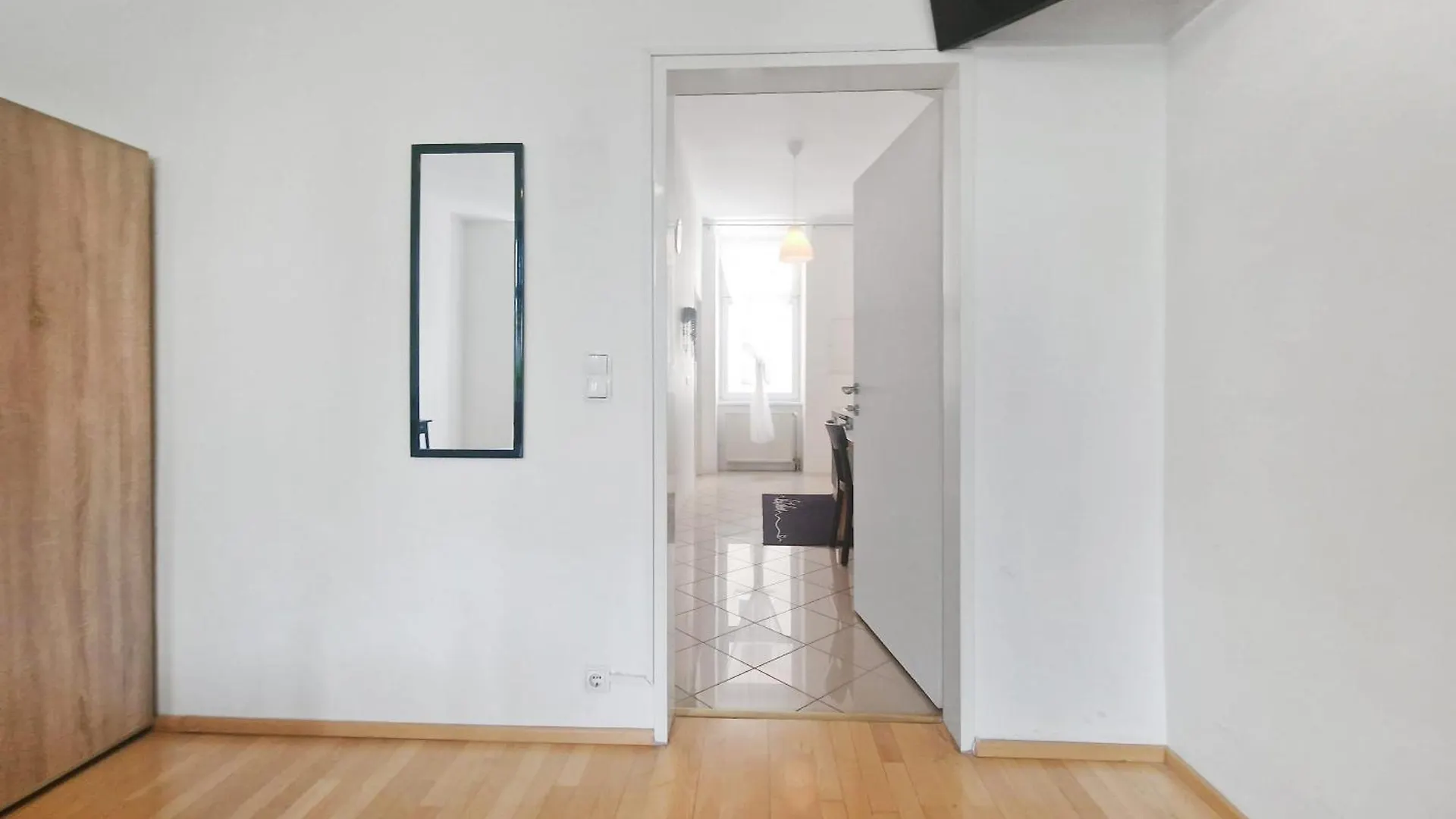 Three-Bedroom Delight, King-Size Beds Vienna Apartment