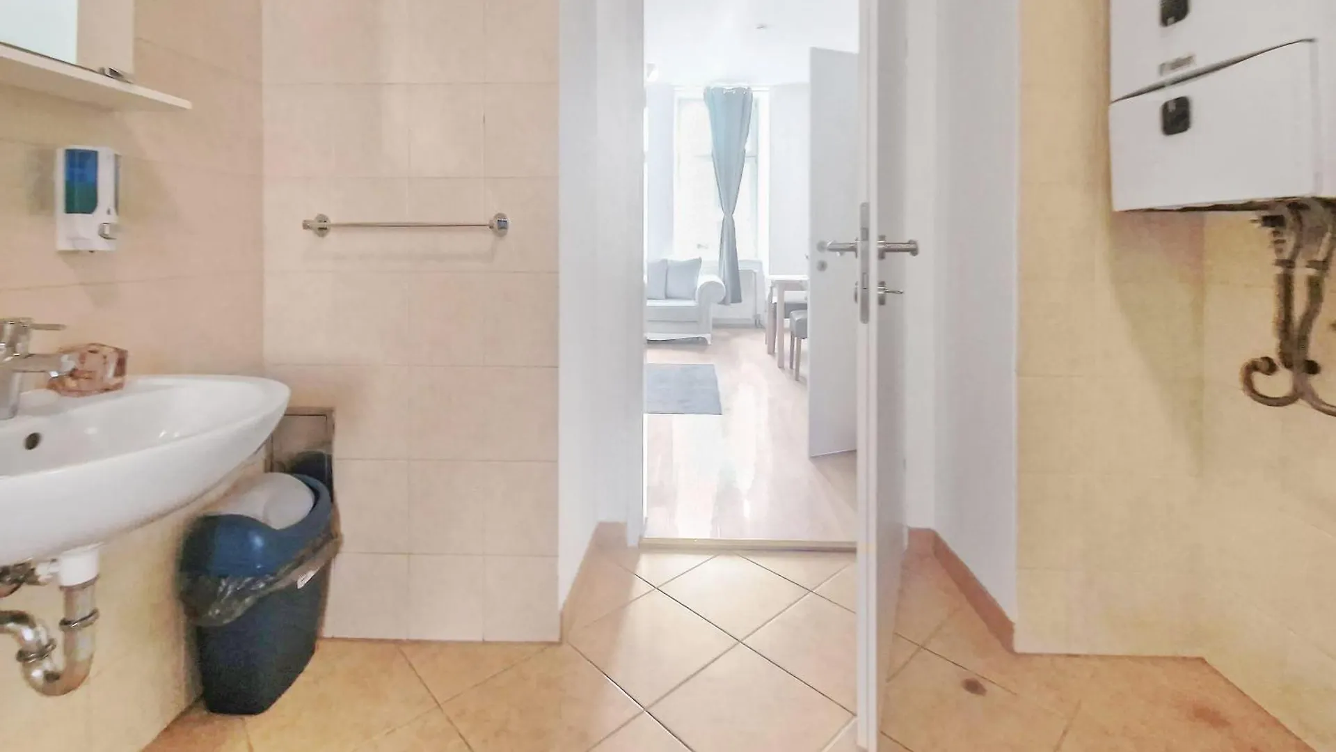Three-Bedroom Delight, King-Size Beds Vienna Apartment