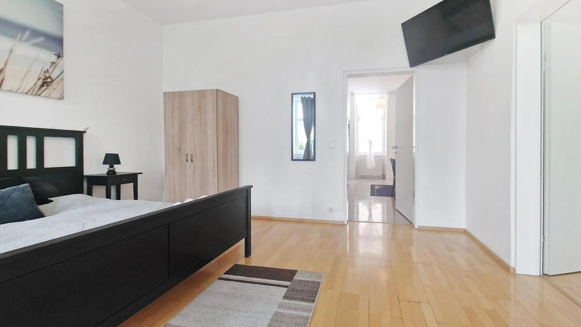 Three-Bedroom Delight, King-Size Beds Vienna 0*,  Austria