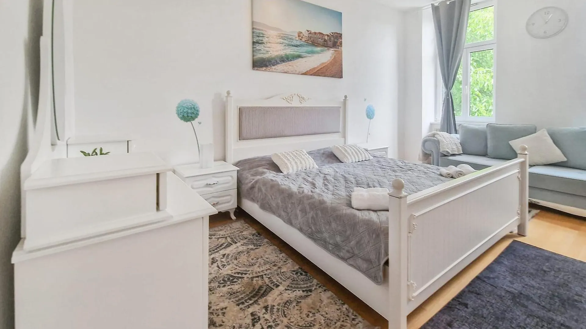 Three-Bedroom Delight, King-Size Beds Vienna Austria