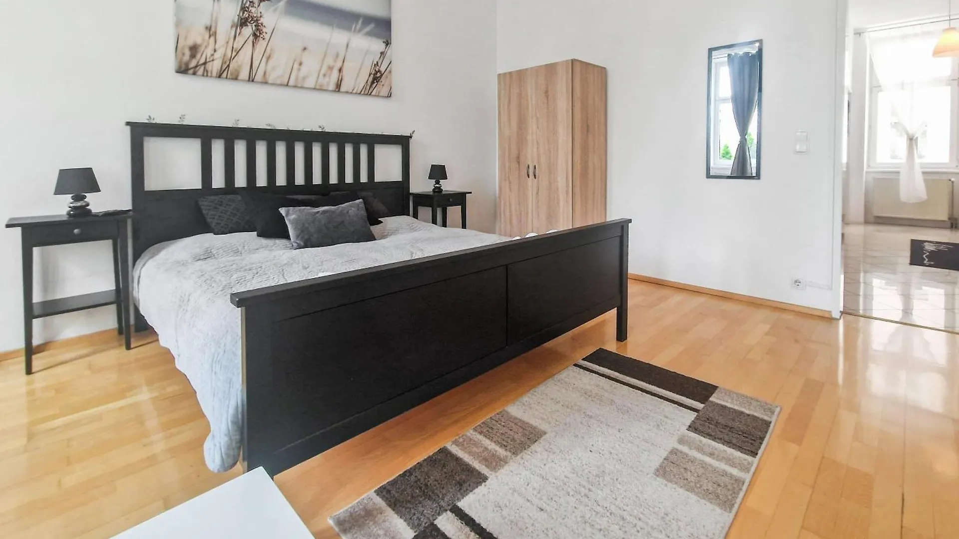 Three-Bedroom Delight, King-Size Beds Vienna Apartment