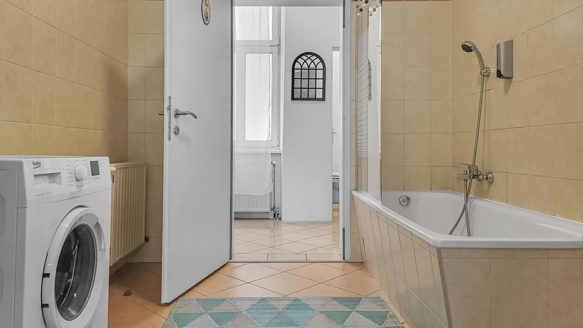 Three-Bedroom Delight, King-Size Beds Vienna Austria