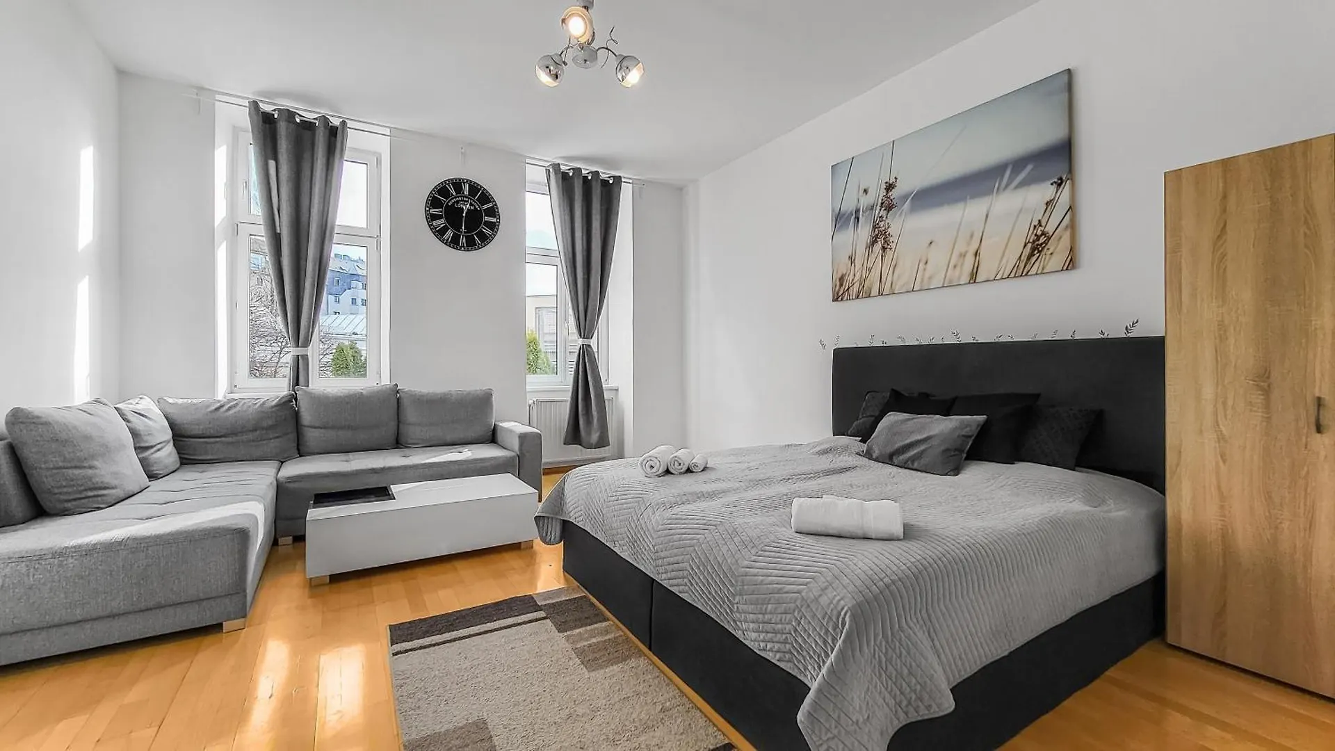 Three-Bedroom Delight, King-Size Beds Vienna