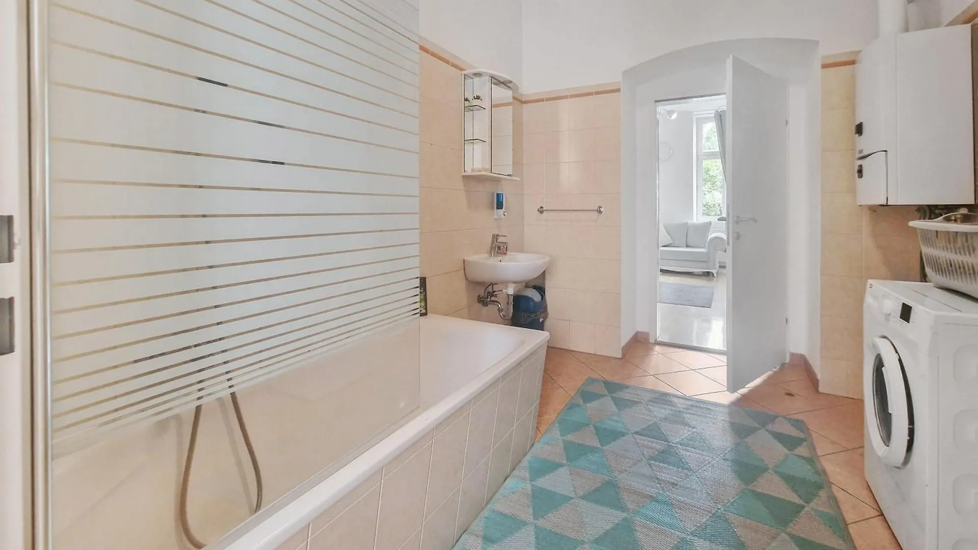 Three-Bedroom Delight, King-Size Beds Vienna