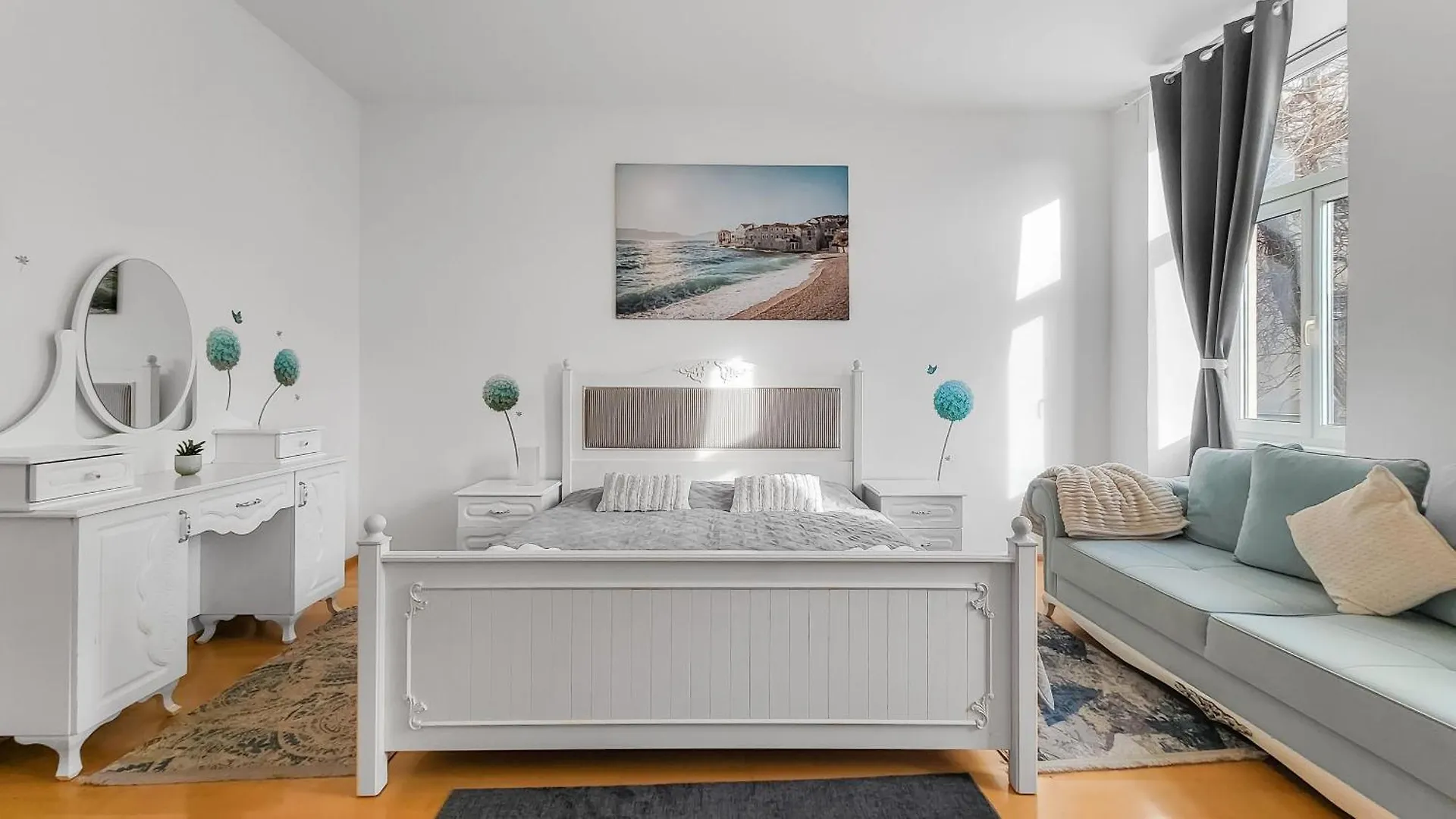 Three-Bedroom Delight, King-Size Beds Вена 0*,