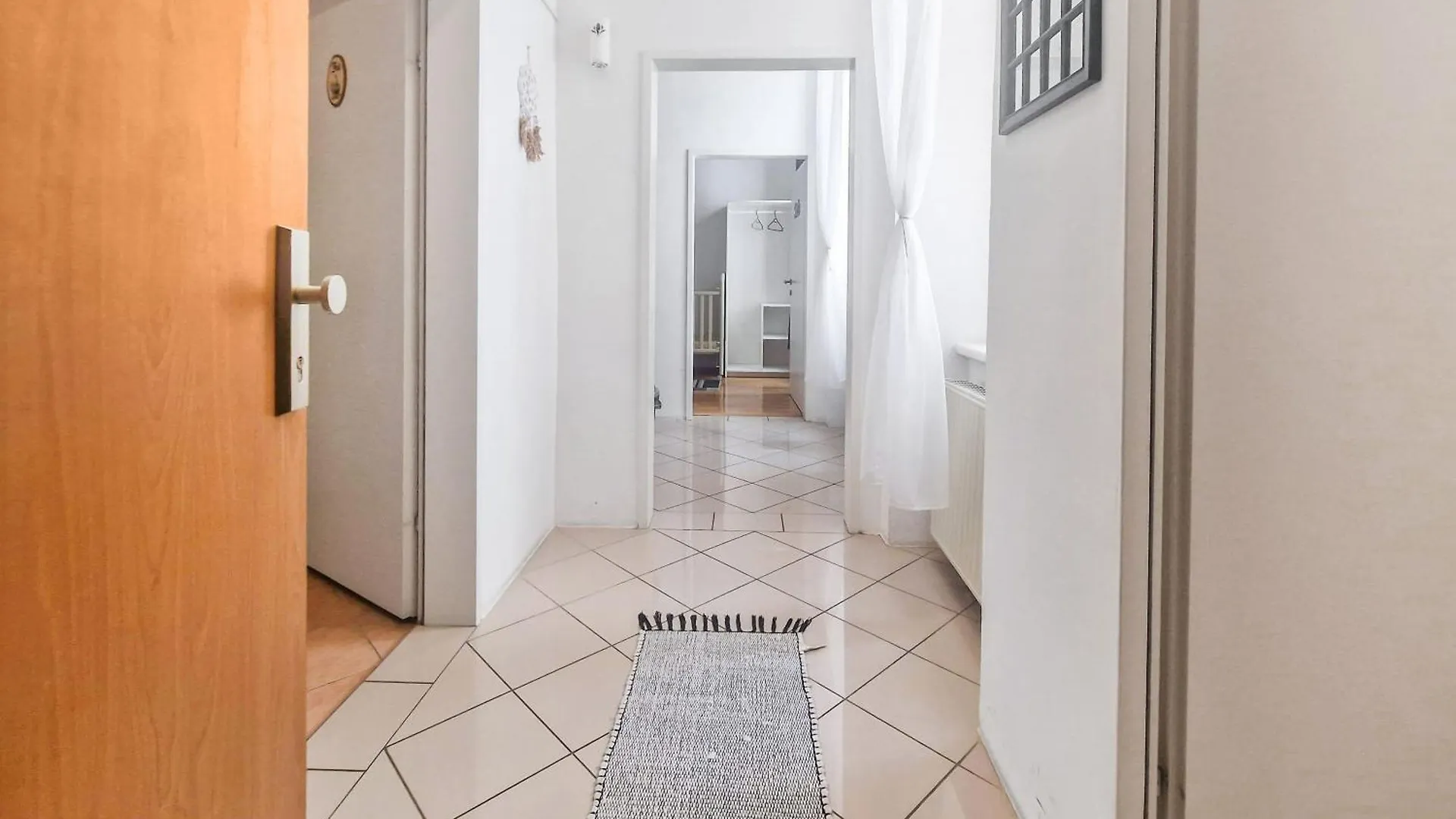 Three-Bedroom Delight, King-Size Beds Вена