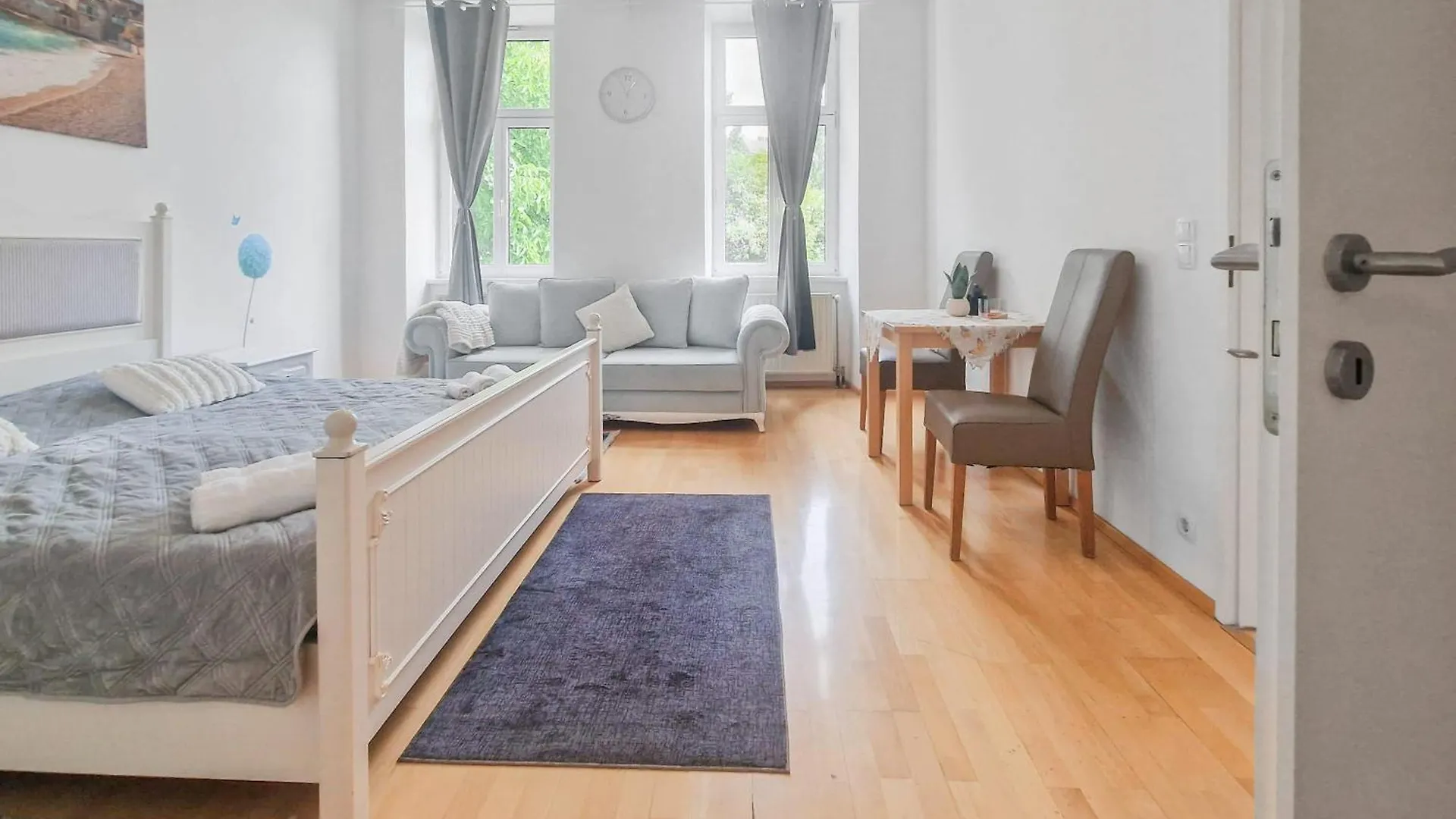 Three-Bedroom Delight, King-Size Beds Вена Австрия