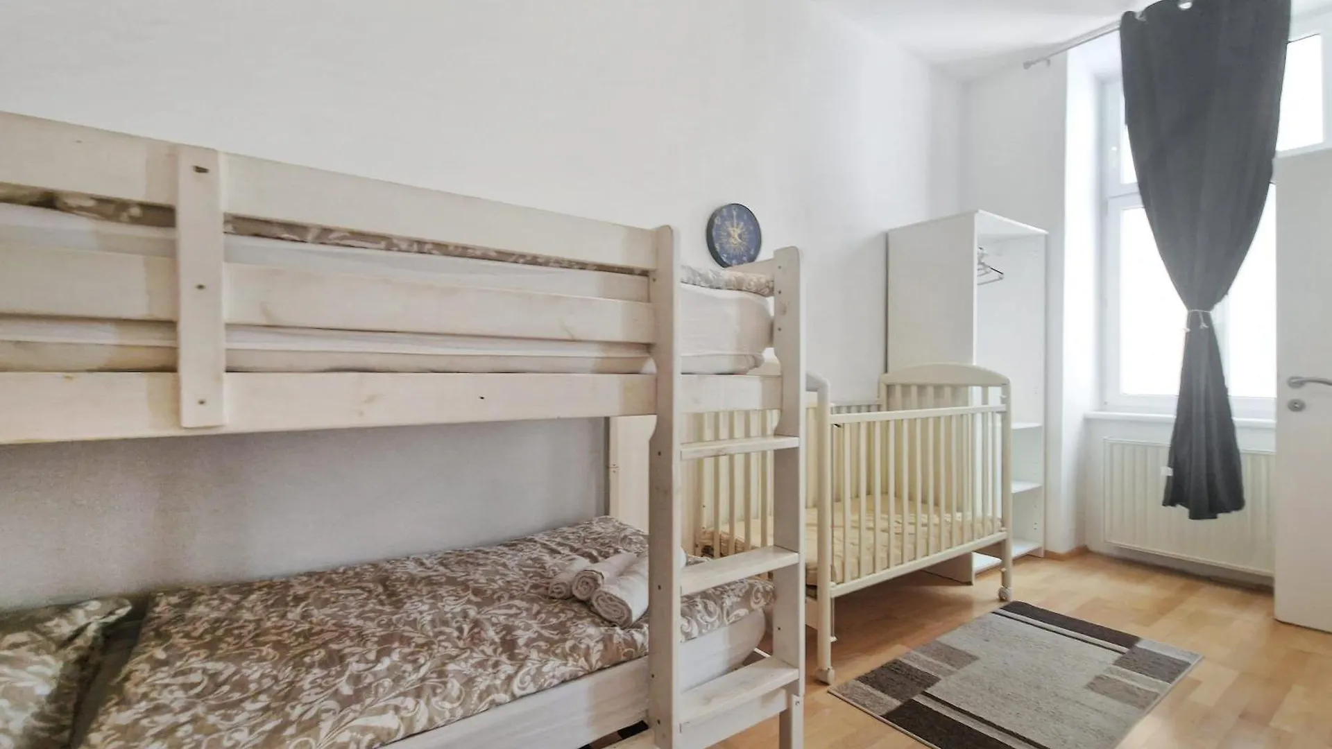 Апартаменты Three-Bedroom Delight, King-Size Beds Вена Австрия