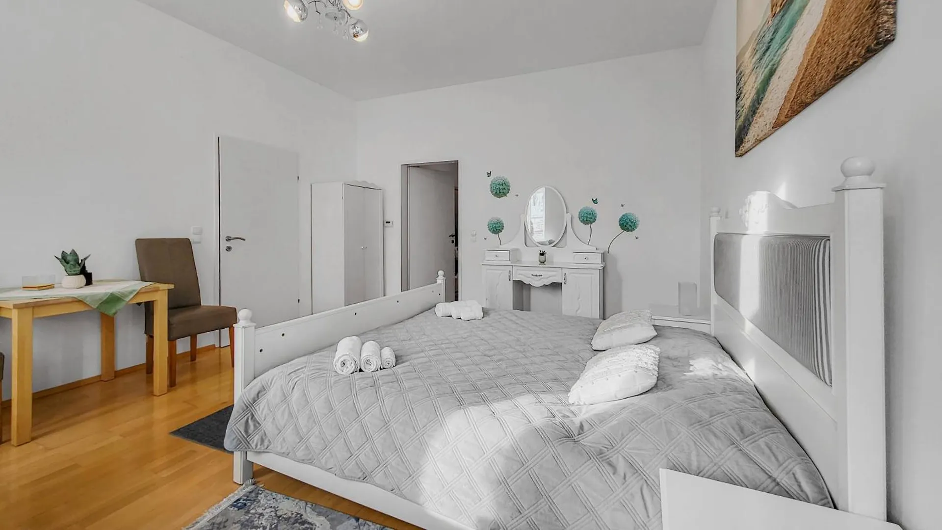Апартаменты Three-Bedroom Delight, King-Size Beds Вена