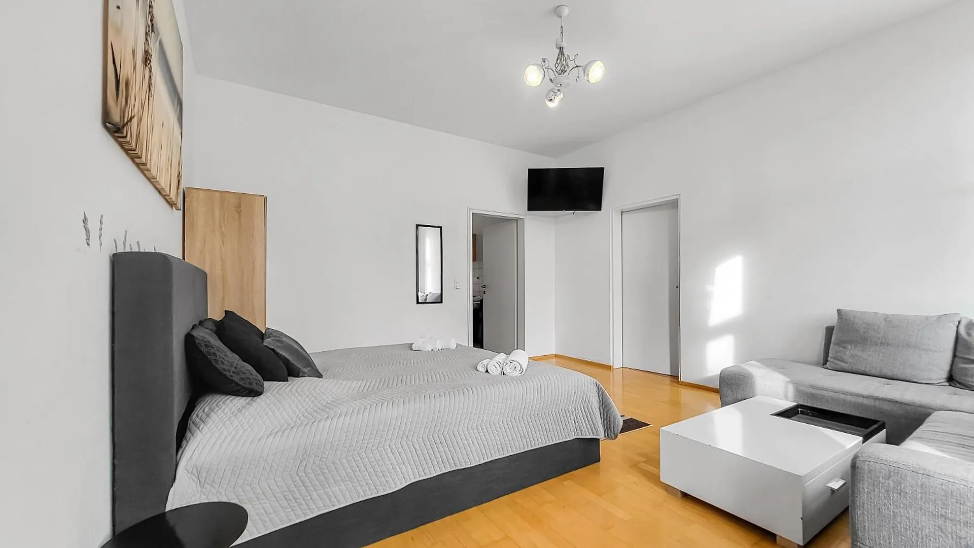Three-Bedroom Delight, King-Size Beds Вена